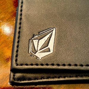 Volcom Wallet, billfold, colorful, excellent condition